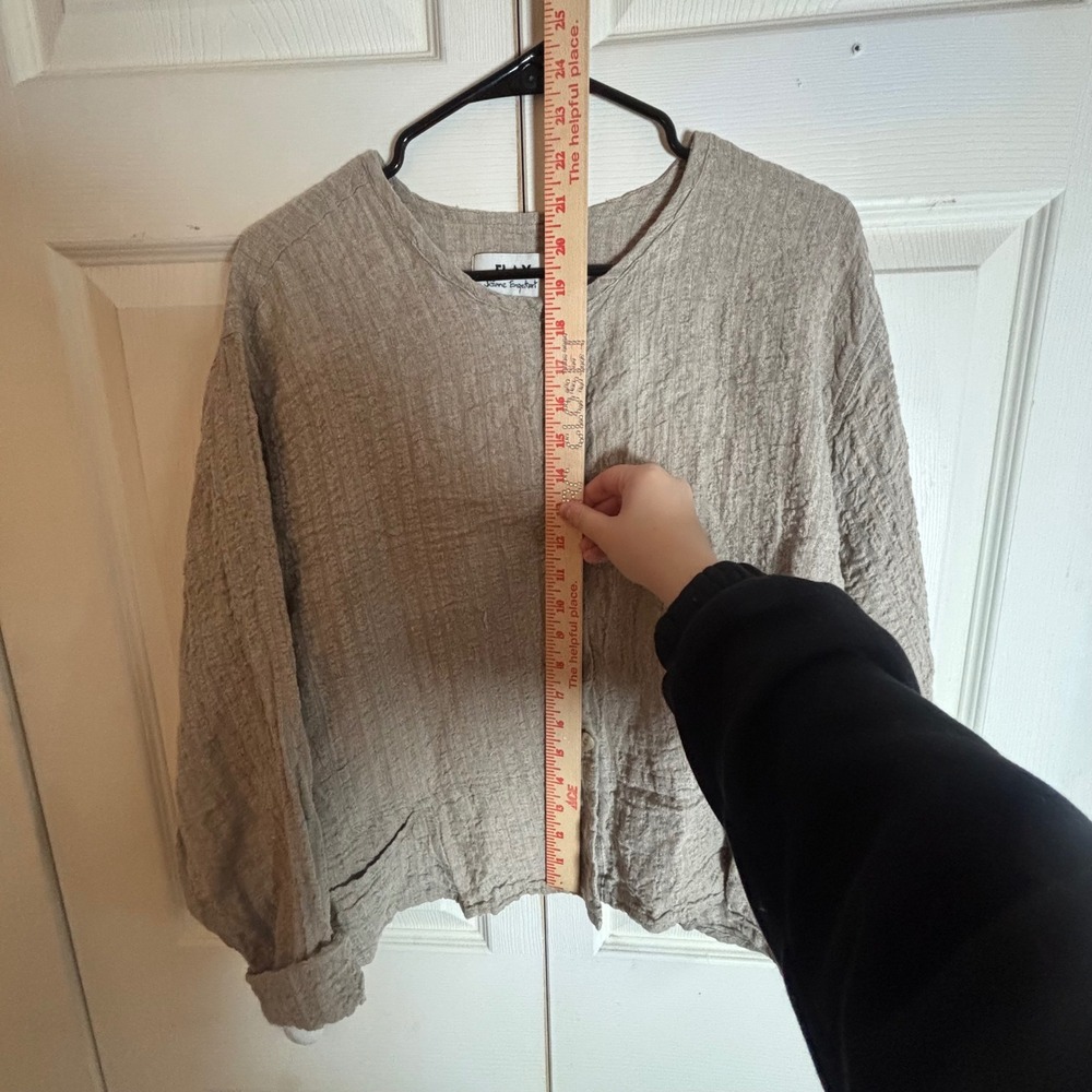 Flax Women's Button-Down Linen Shirt Jacket in Taupe - Picture 4 of 8